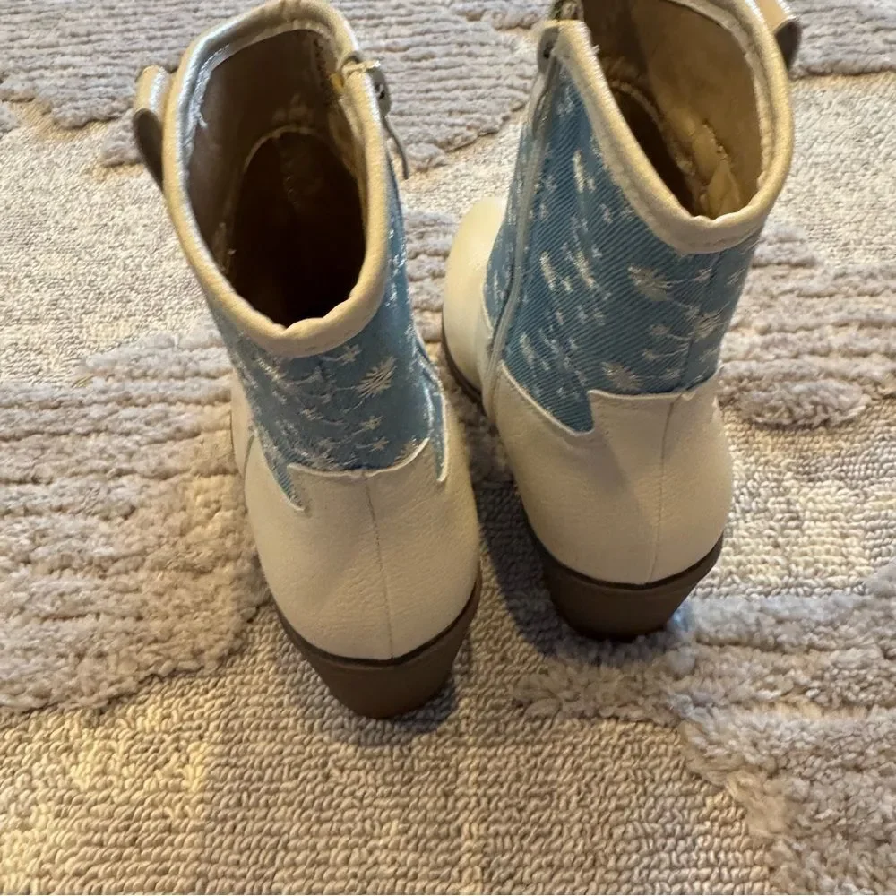 Olivia & kate Women's White and Blue Snowflake Boots 7